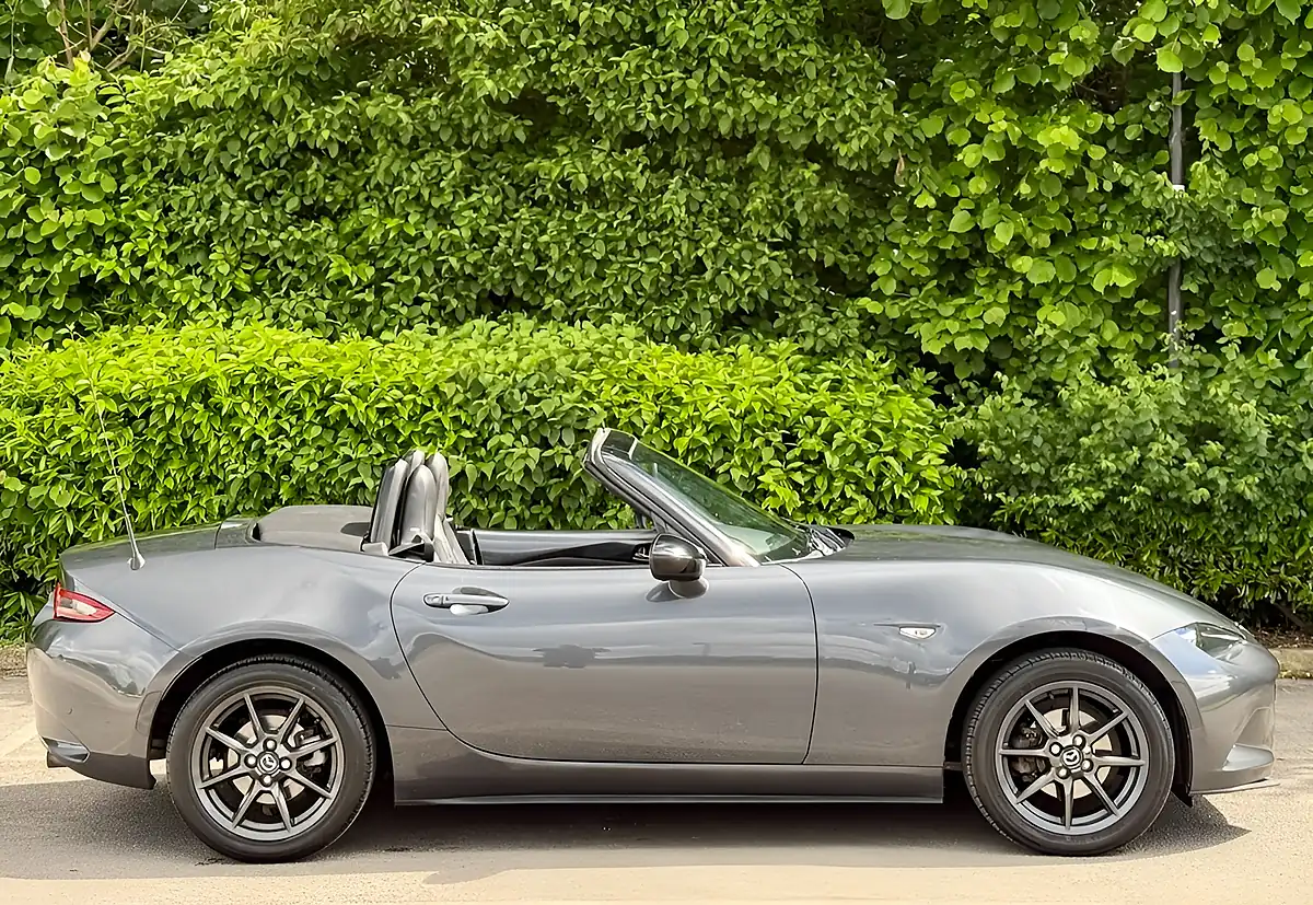 Used 2015 Mazda MX-5 Sport Nav Meteor Grey - Interior and Exterior details 14