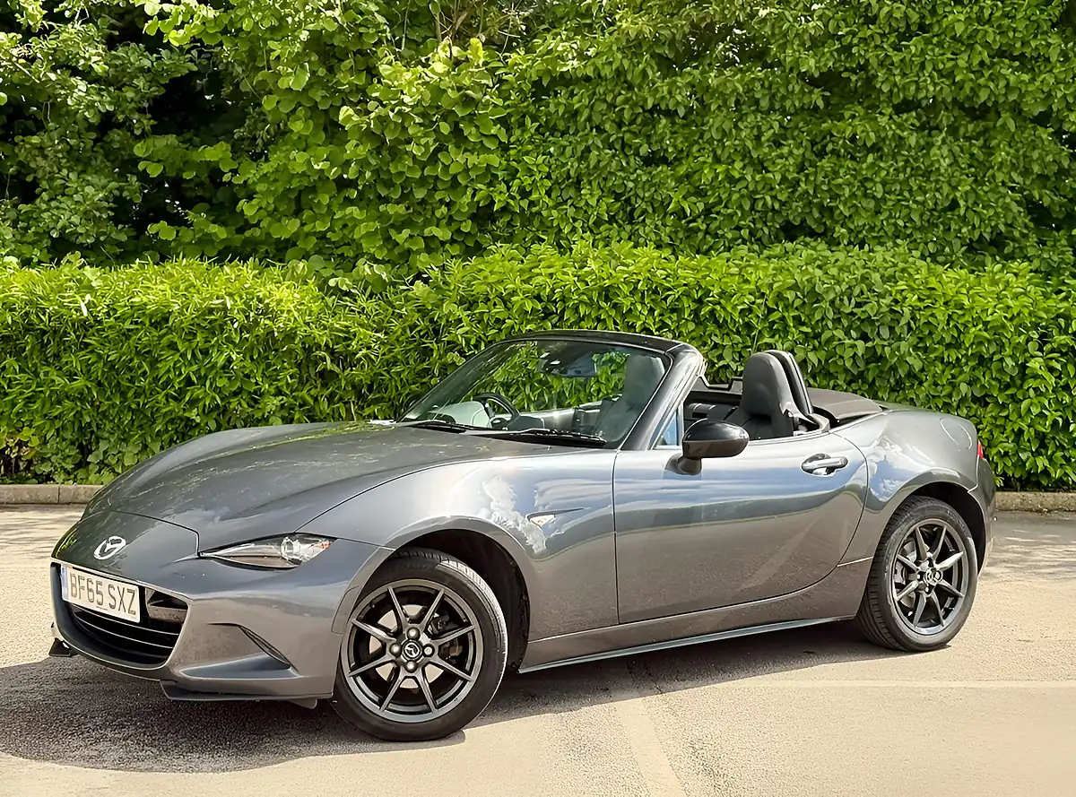 Used 2015 Mazda MX-5 Sport Nav Meteor Grey - Interior and Exterior details 3