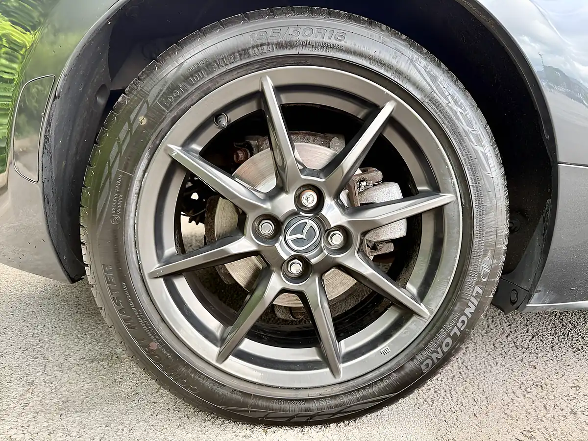 Used 2015 Mazda MX-5 Sport Nav Meteor Grey - Interior and Exterior details 7