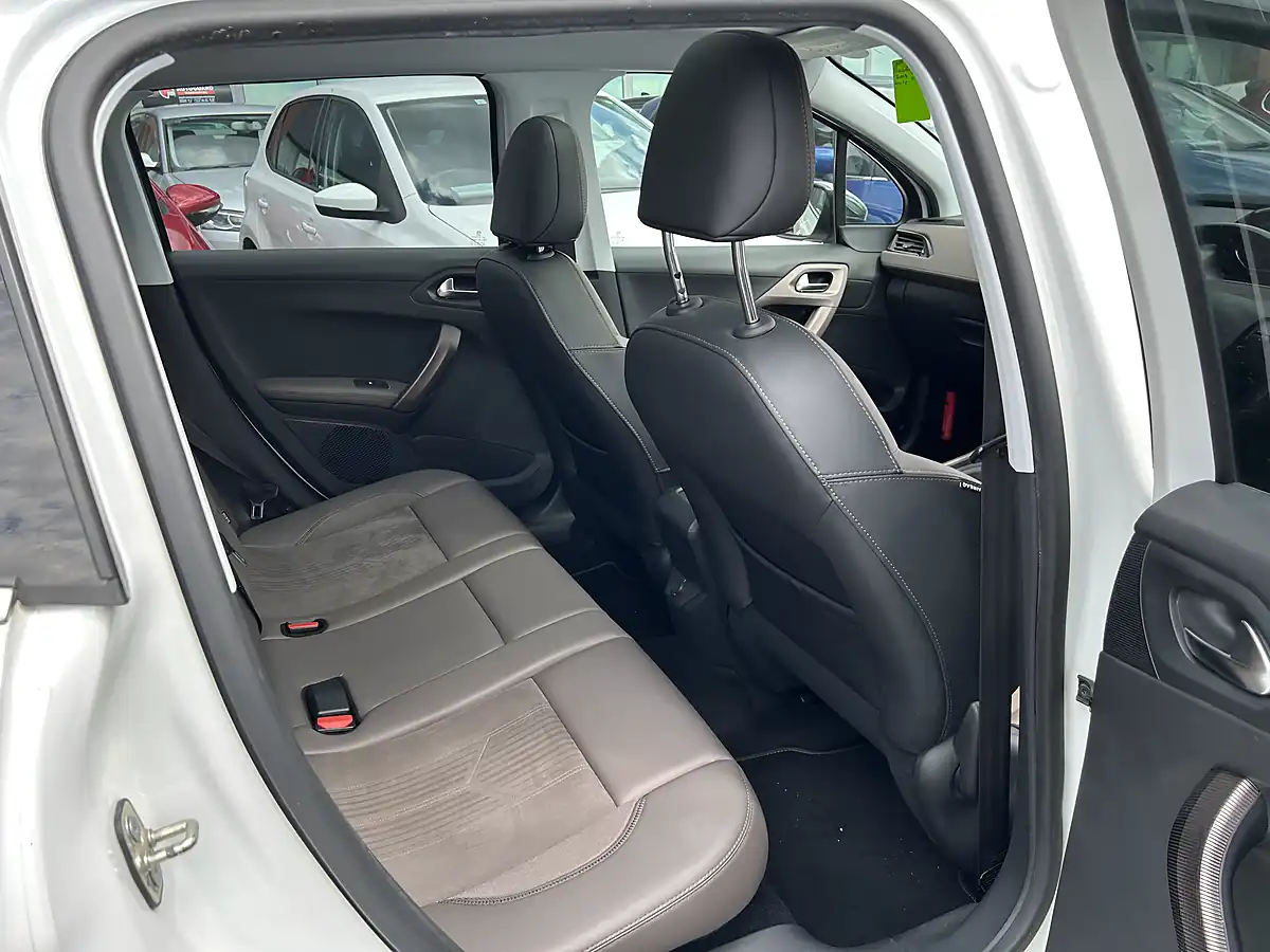 Used 2015 Mercedes a-Class White - Interior and Exterior details 11