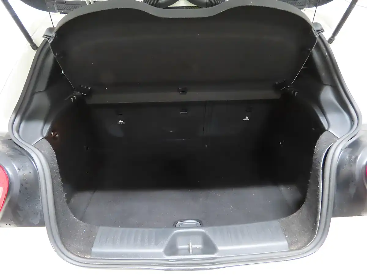 Used 2015 Mercedes-Benz a Class Se White - Interior and Exterior details 12