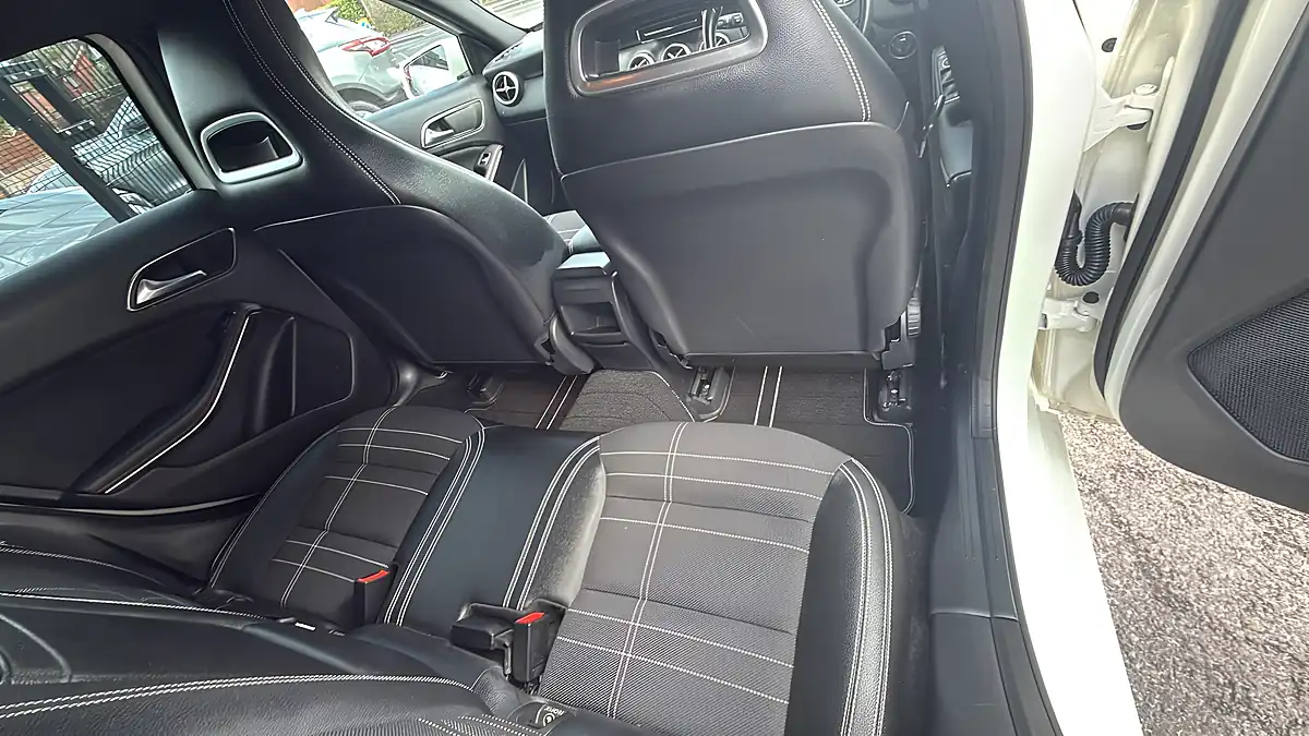 Used 2015 Mercedes-Benz A180 Premium Polar White - Interior and Exterior details 10