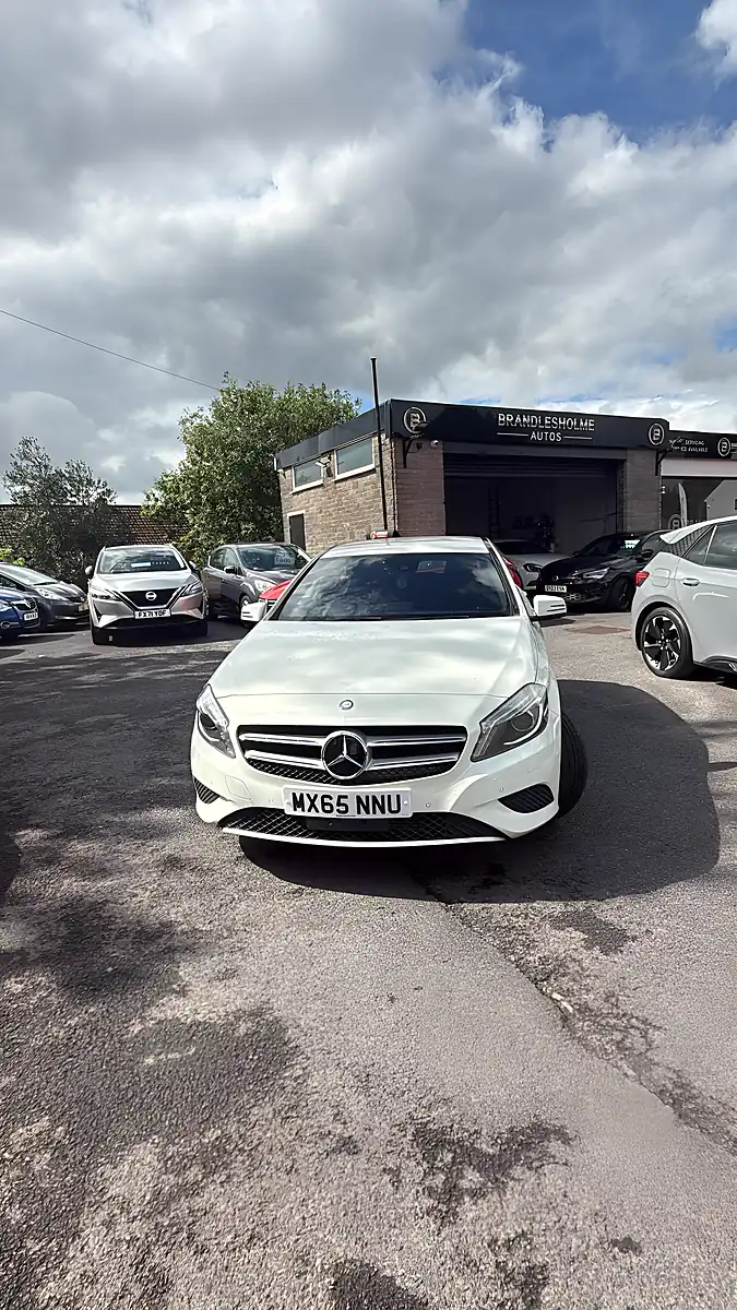 Used 2015 Mercedes-Benz A180 Premium Polar White - Interior and Exterior details 3