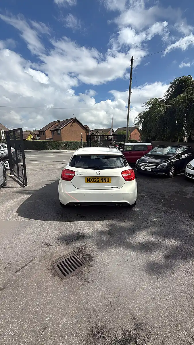 Used 2015 Mercedes-Benz A180 Premium Polar White - Interior and Exterior details 6