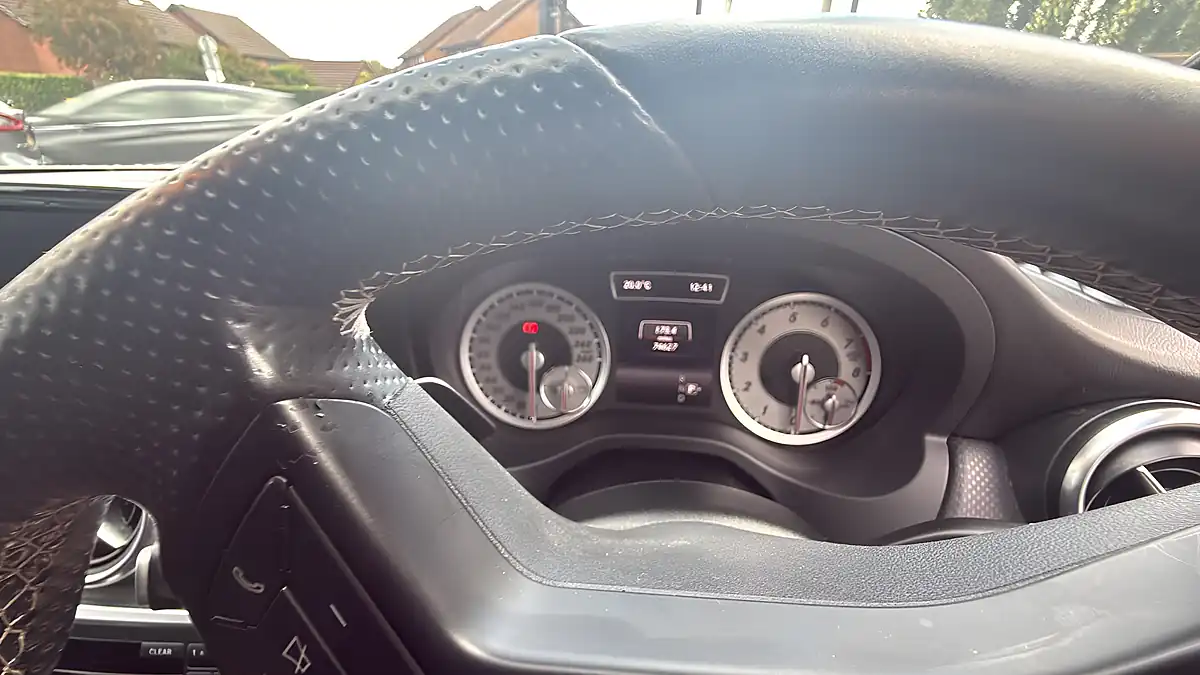 Used 2015 Mercedes-Benz A180 Premium Polar White - Interior and Exterior details 7
