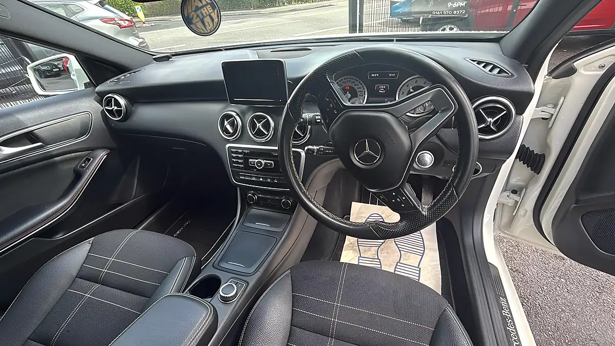 Used 2015 Mercedes-Benz A180 Premium Polar White - Interior and Exterior details 9