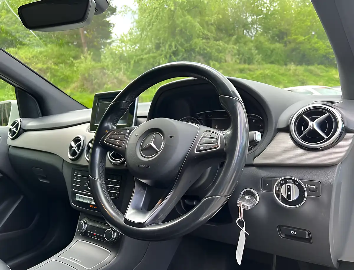 Used 2015 Mercedes-Benz B Class Se Executive Cirrus White - Interior and Exterior details 11