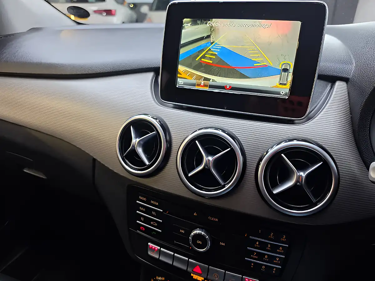 Used 2015 Mercedes-Benz B Class Se (executive) Silver - Interior and Exterior details 17