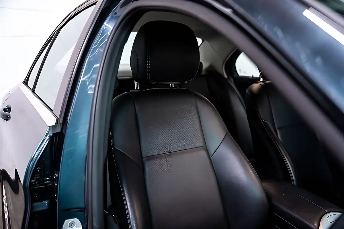Used 2015 Mercedes-Benz C Class Se Grey - Interior and Exterior details 4