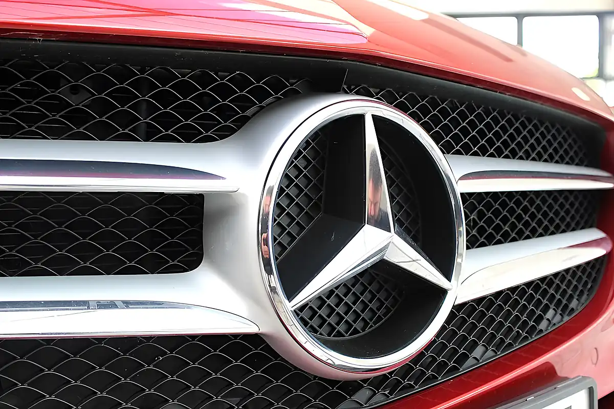 Used 2015 Mercedes-Benz C-Class Sport Hyacinth Red - Interior and Exterior details 8