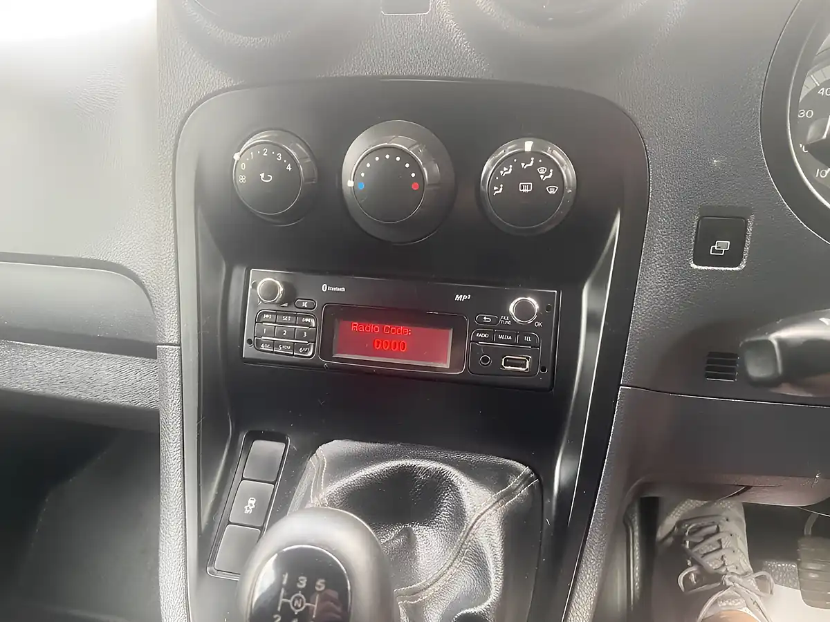 Used 2015 Mercedes-Benz Citan Blueefficiency Panel Van L2 White - Interior and Exterior details 17