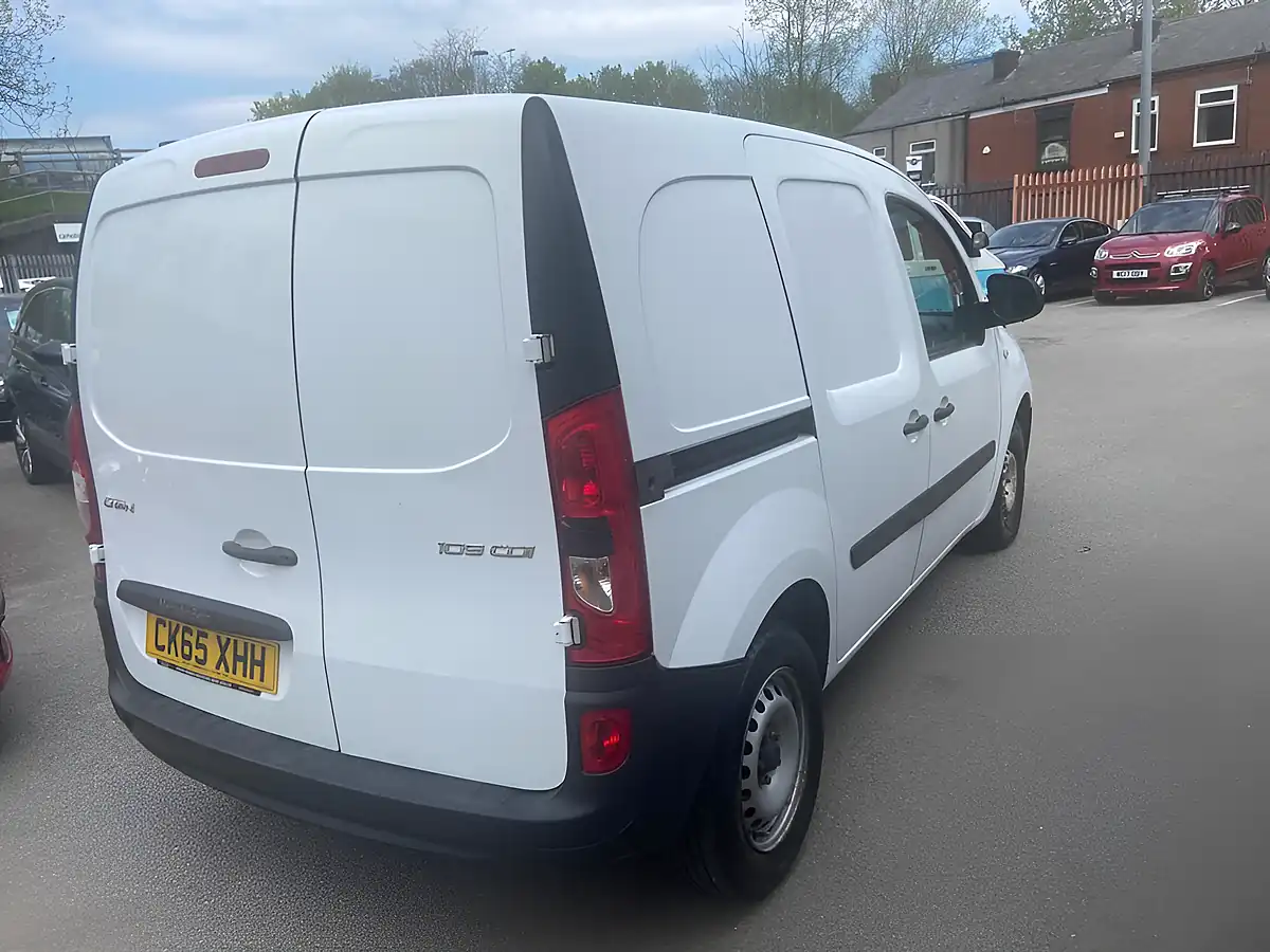 Used 2015 Mercedes-Benz Citan Blueefficiency Panel Van L2 White - Interior and Exterior details 9