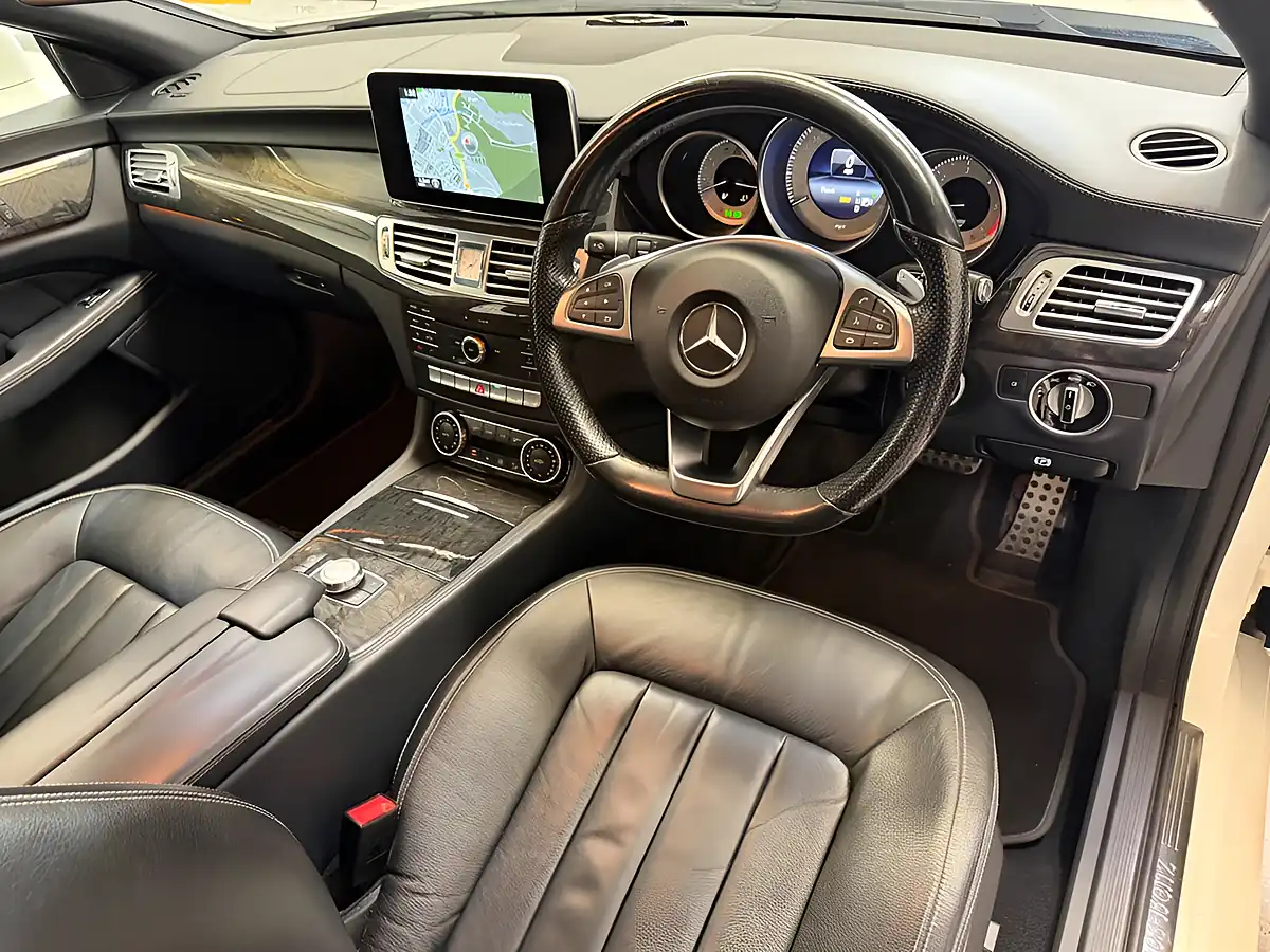 Used 2015 Mercedes-Benz Cls AMG Line Shooting Brake White - Interior and Exterior details 4