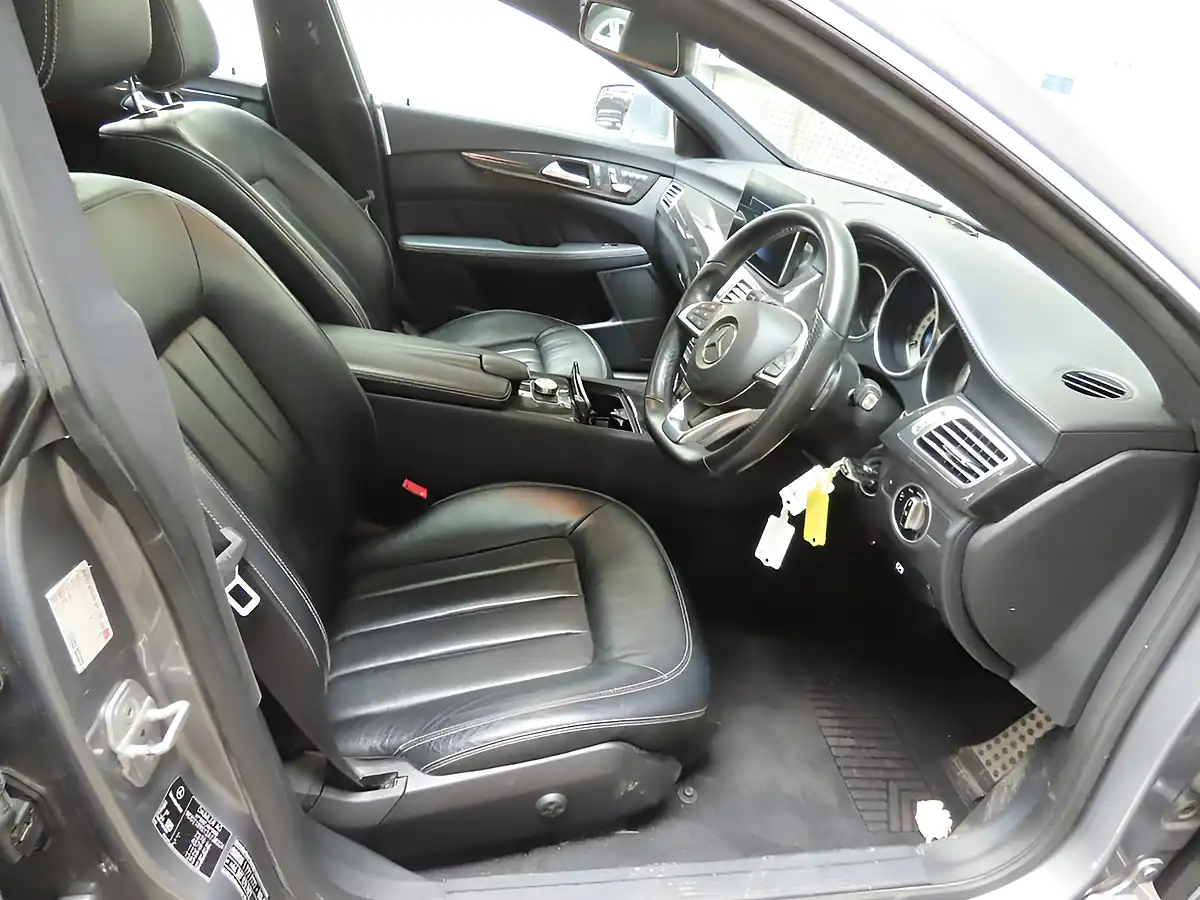 Used 2015 Mercedes-Benz Cls AMG Line Silver - Interior and Exterior details 4