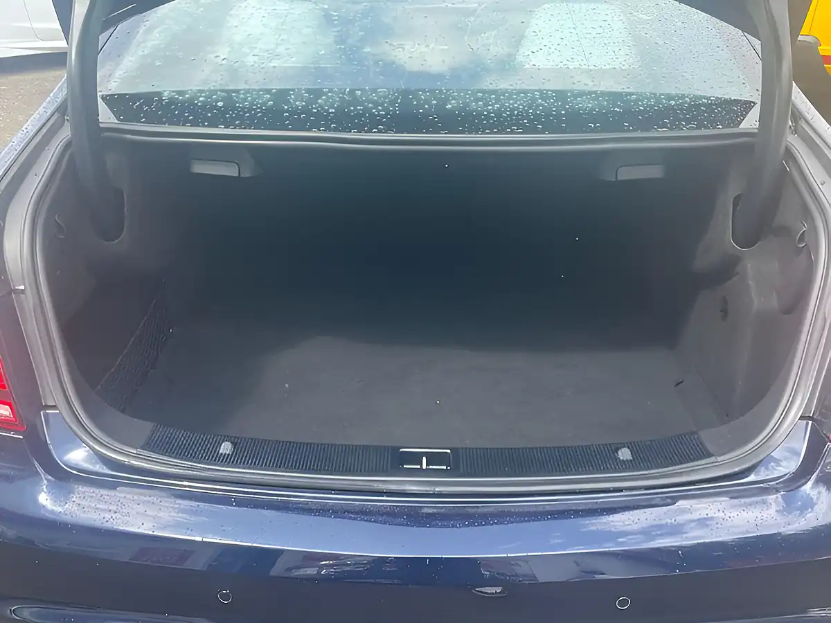 Used 2015 Mercedes-Benz E Class AMG Line Blue - Interior and Exterior details 12