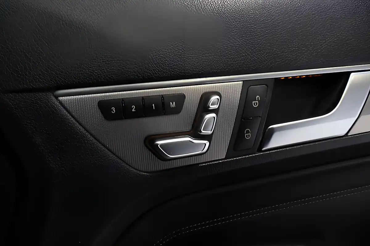 Used 2015 Mercedes-Benz E Class AMG Line (premium) Silver - Interior and Exterior details 9
