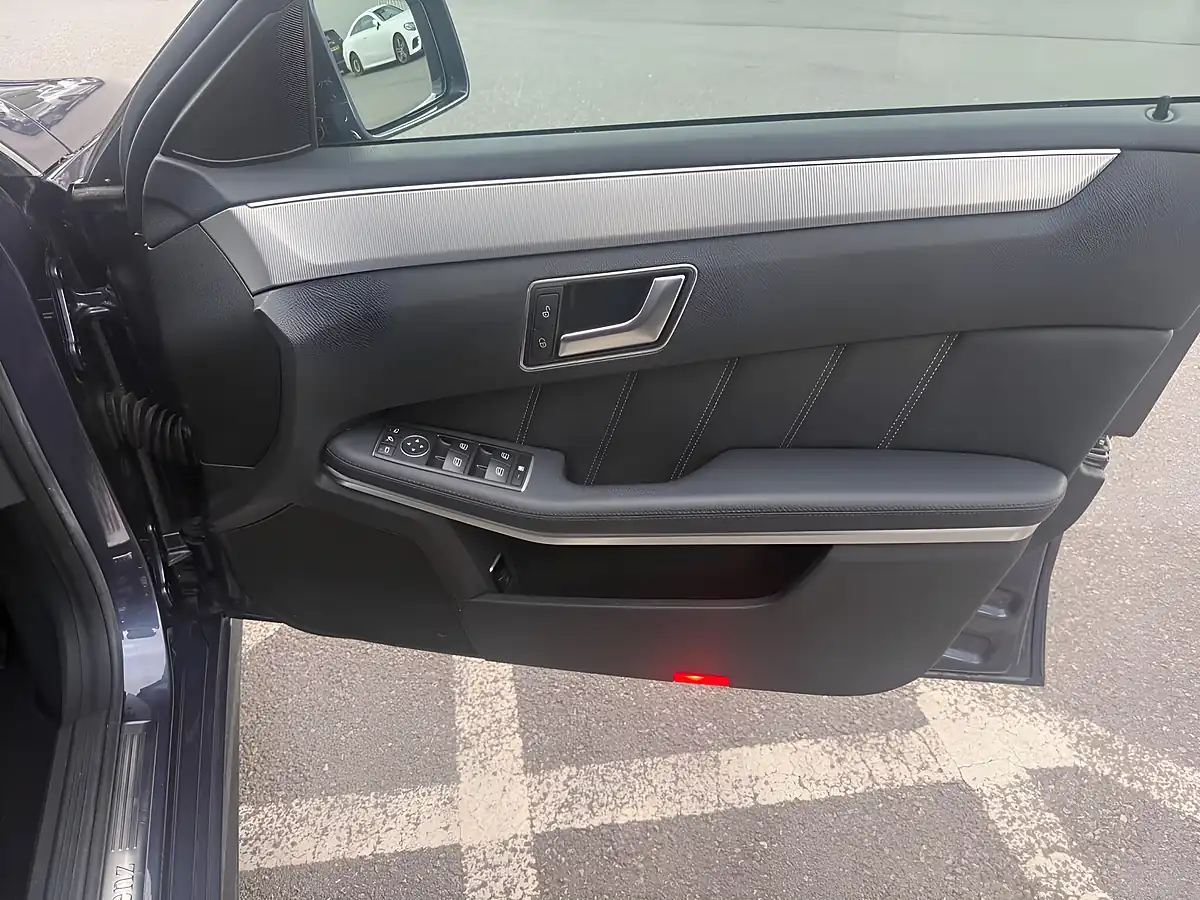 Used 2015 Mercedes-Benz E Class Se Blue - Interior and Exterior details 14