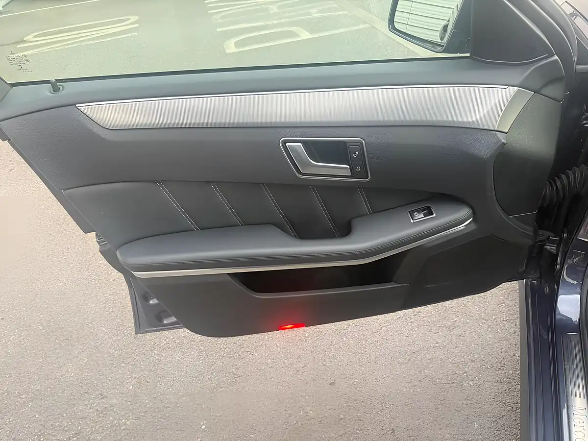 Used 2015 Mercedes-Benz E Class Se Blue - Interior and Exterior details 20