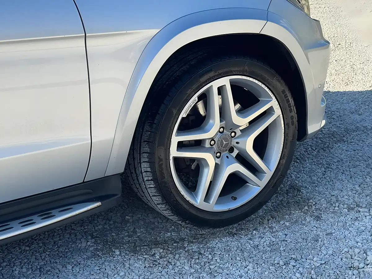 Used 2015 Mercedes-Benz Gl Class AMG Sport Silver - Interior and Exterior details 16