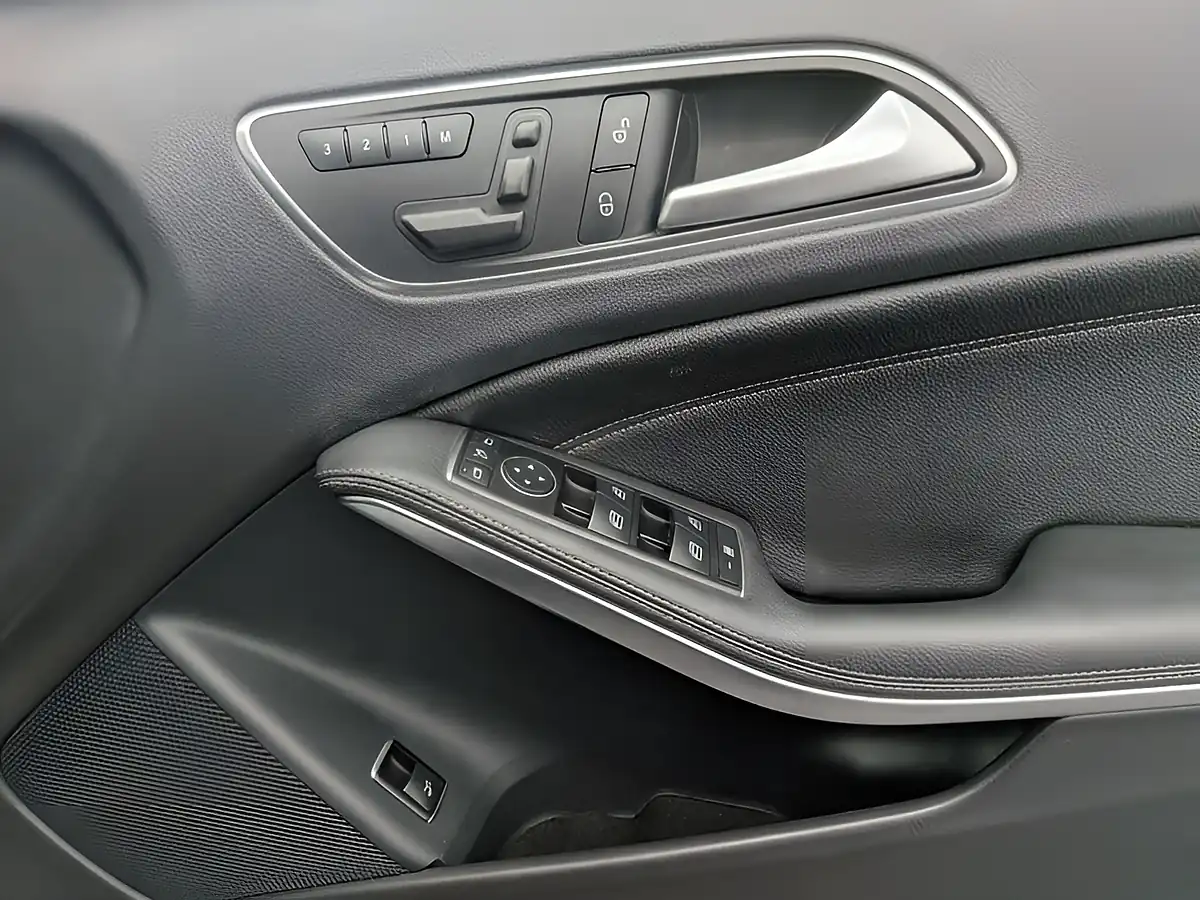 Used 2015 Mercedes-Benz Gla AMG Line Grey - Interior and Exterior details 16