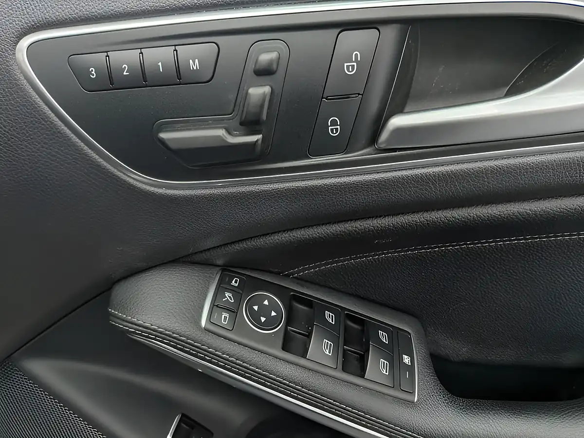 Used 2015 Mercedes-Benz Gla AMG Line Grey - Interior and Exterior details 17