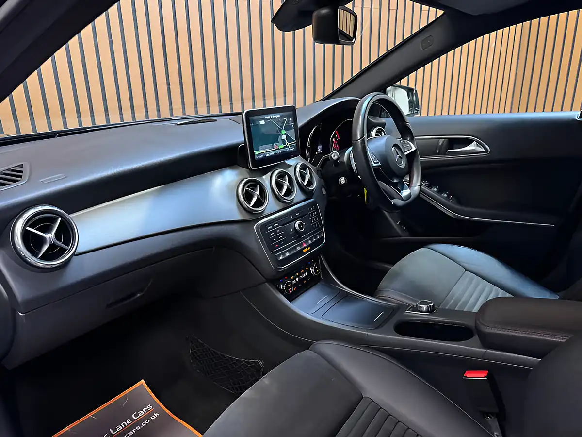 Used 2015 Mercedes-Benz Gla AMG Line (premium) Cosmos Black Metallic - Interior and Exterior details 16