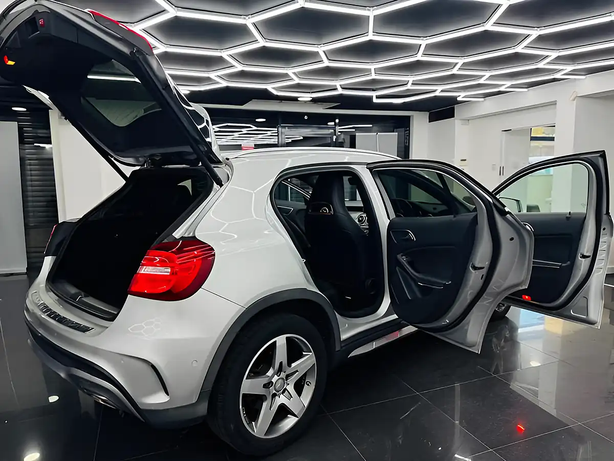 Used 2015 Mercedes-Benz Gla AMG Line Silver - Interior and Exterior details 10