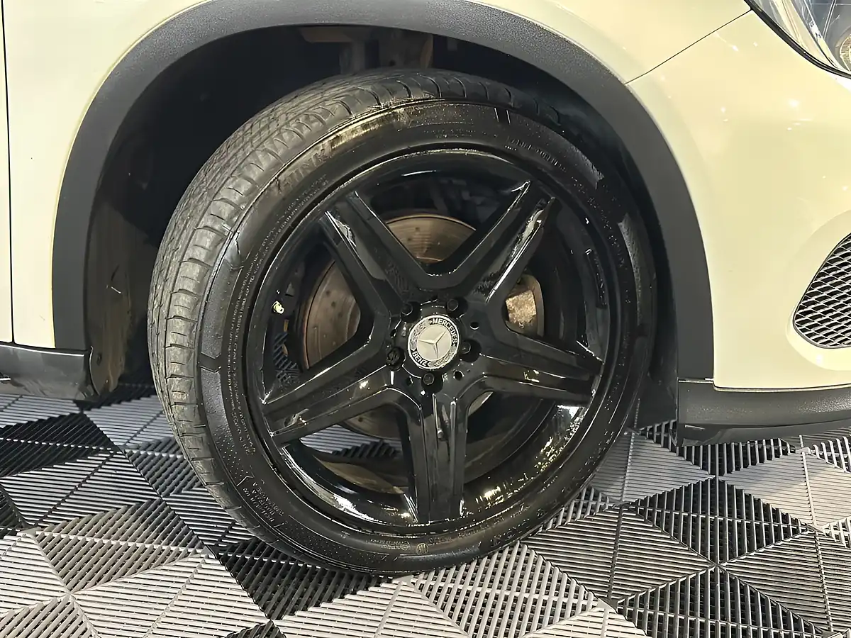 Used 2015 Mercedes-Benz Gla AMG Line White - Interior and Exterior details 3