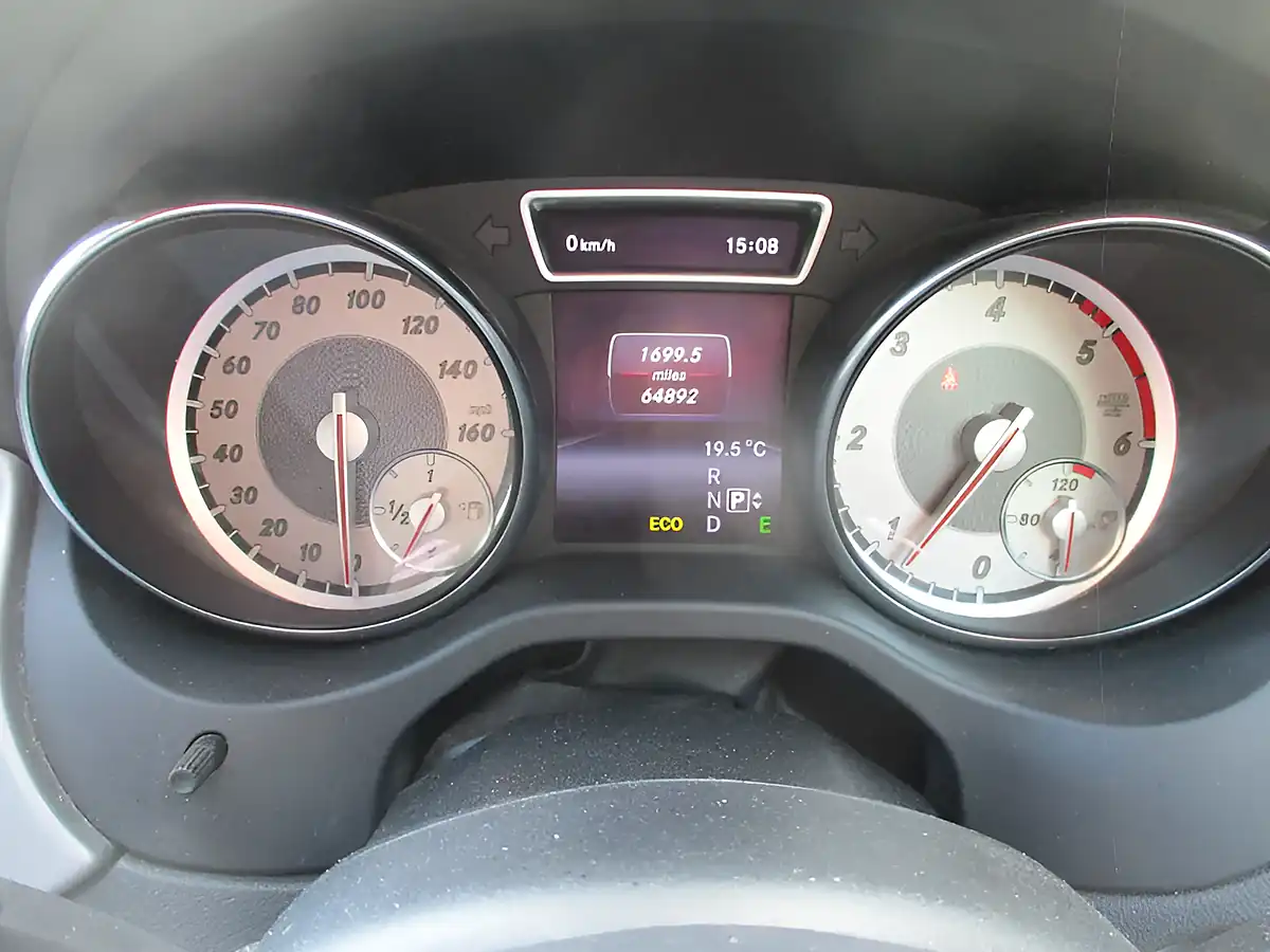 Used 2015 Mercedes-Benz Gla AMG Line White - Interior and Exterior details 12