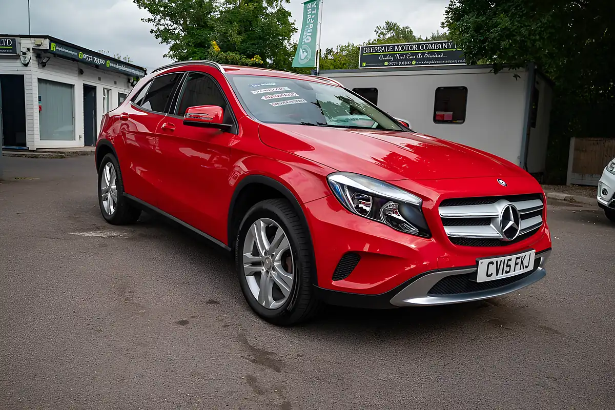 Used 2015 Mercedes-Benz Gla-Class Sport Jupiter Red - Interior and Exterior details 10