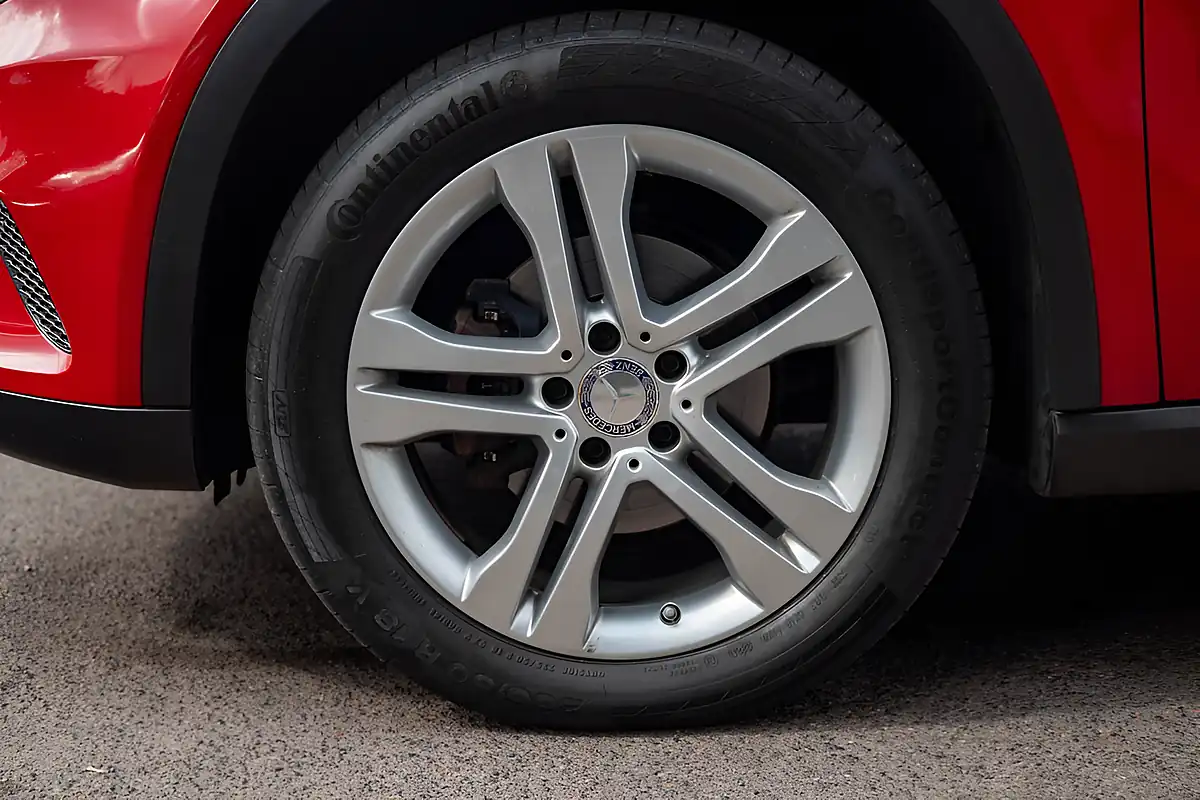 Used 2015 Mercedes-Benz Gla-Class Sport Jupiter Red - Interior and Exterior details 11