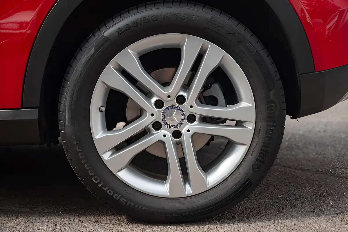 Used 2015 Mercedes-Benz Gla-Class Sport Jupiter Red - Interior and Exterior details 12