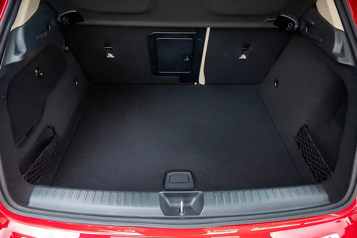 Used 2015 Mercedes-Benz Gla-Class Sport Jupiter Red - Interior and Exterior details 14