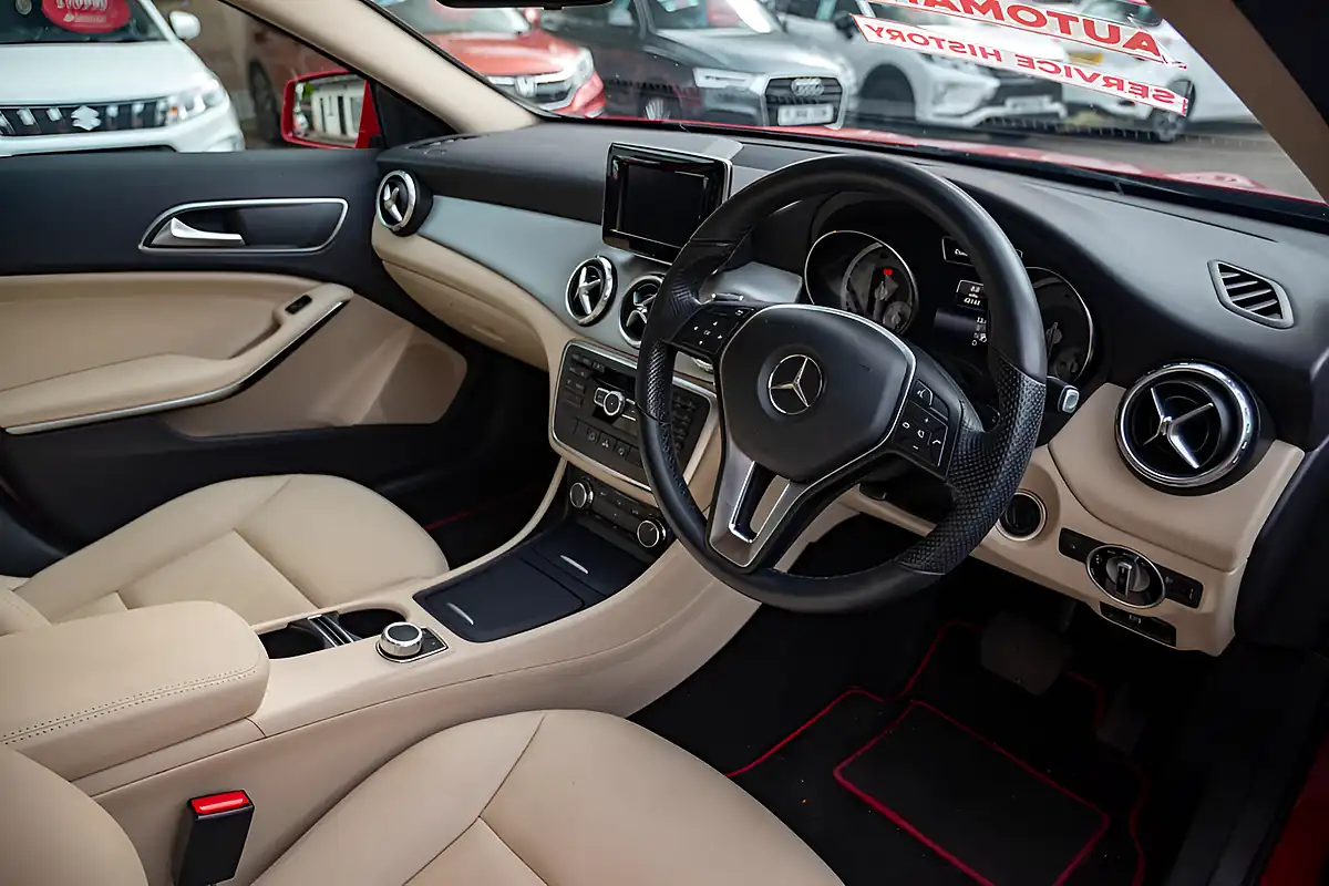 Used 2015 Mercedes-Benz Gla-Class Sport Jupiter Red - Interior and Exterior details 2