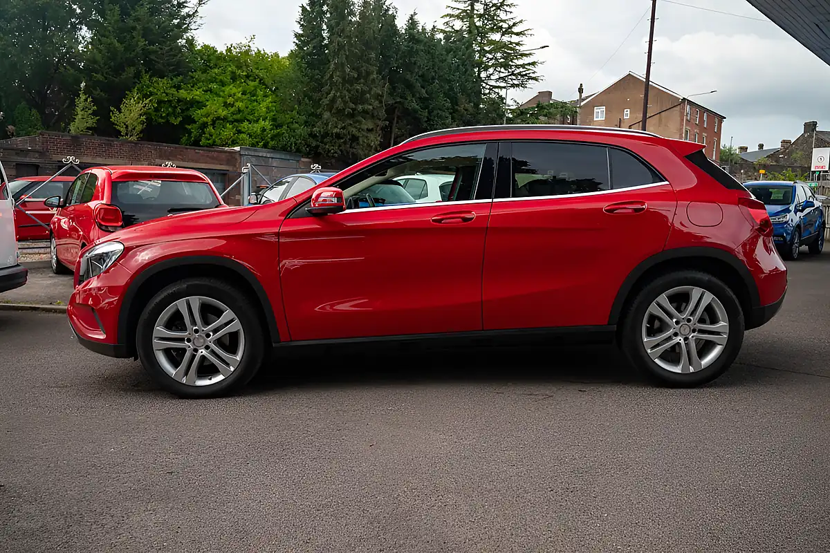 Used 2015 Mercedes-Benz Gla-Class Sport Jupiter Red - Interior and Exterior details 5