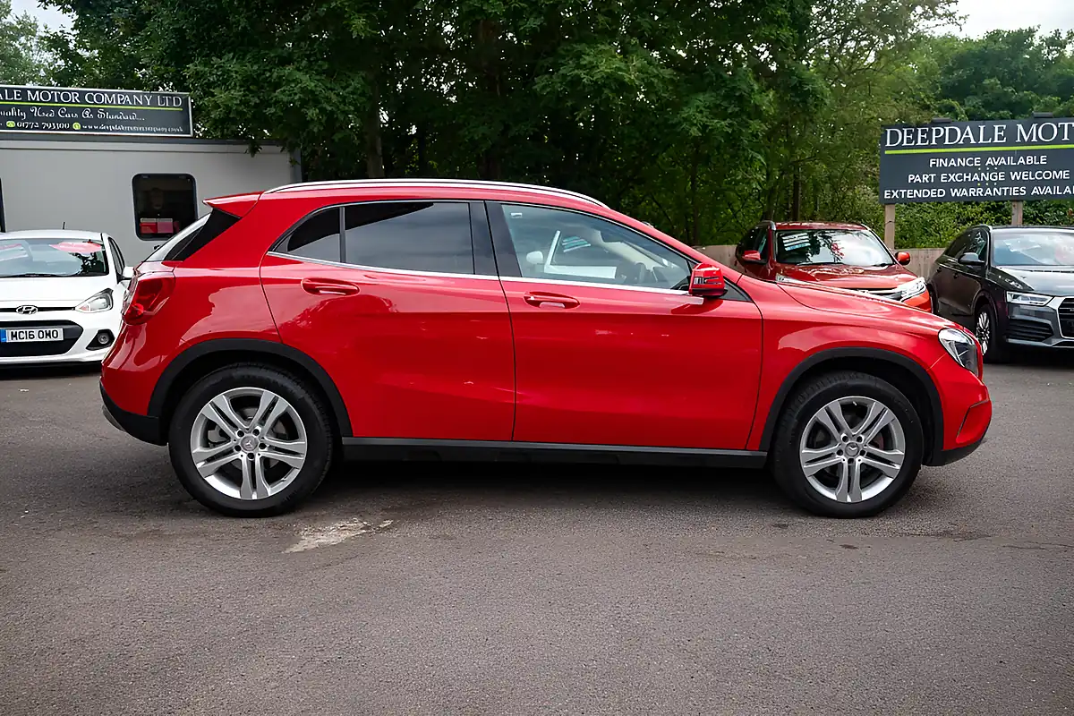 Used 2015 Mercedes-Benz Gla-Class Sport Jupiter Red - Interior and Exterior details 9