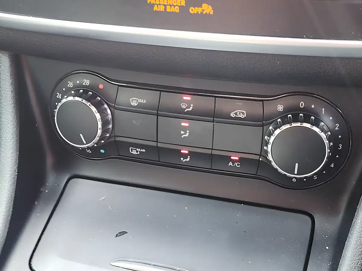 Used 2015 Mercedes-Benz Gla Sport Silver - Interior and Exterior details 14