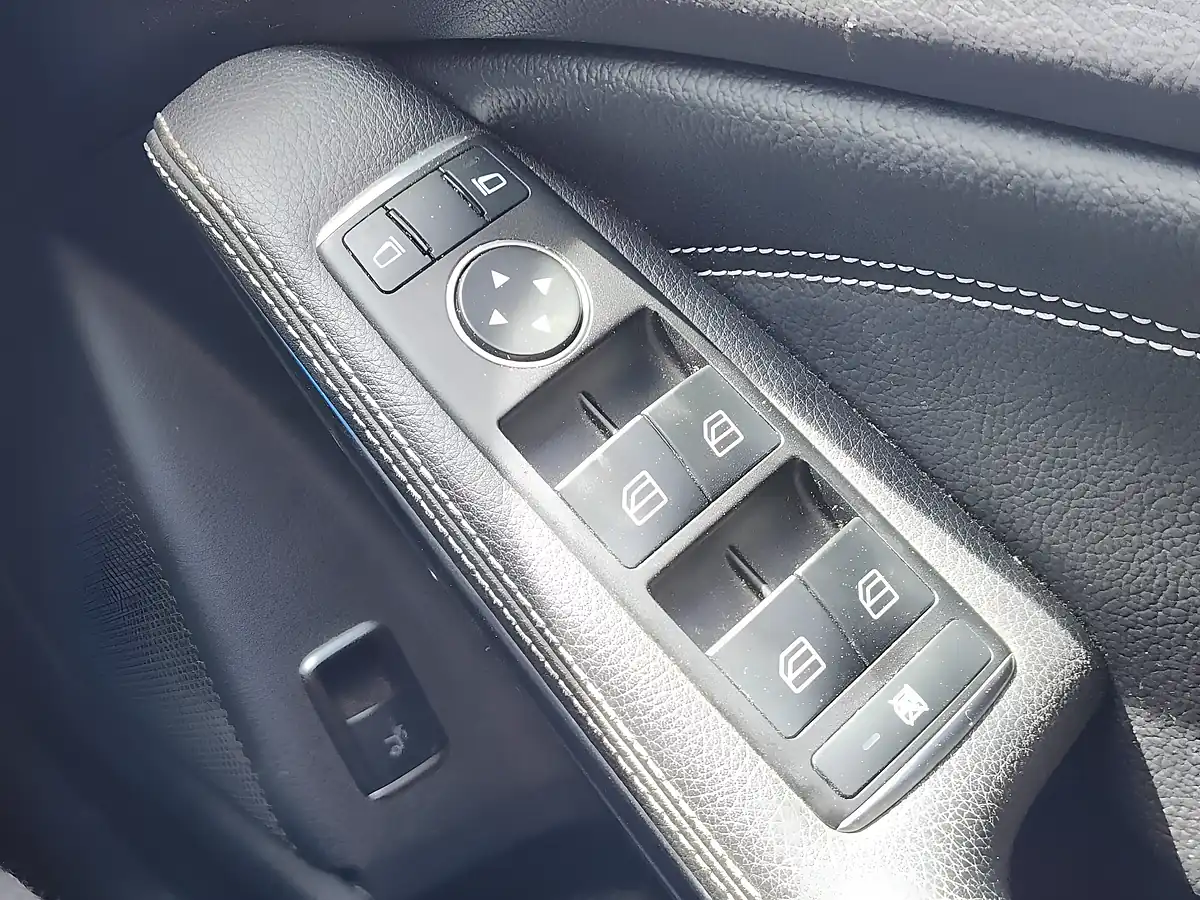 Used 2015 Mercedes-Benz Gla Sport Silver - Interior and Exterior details 18