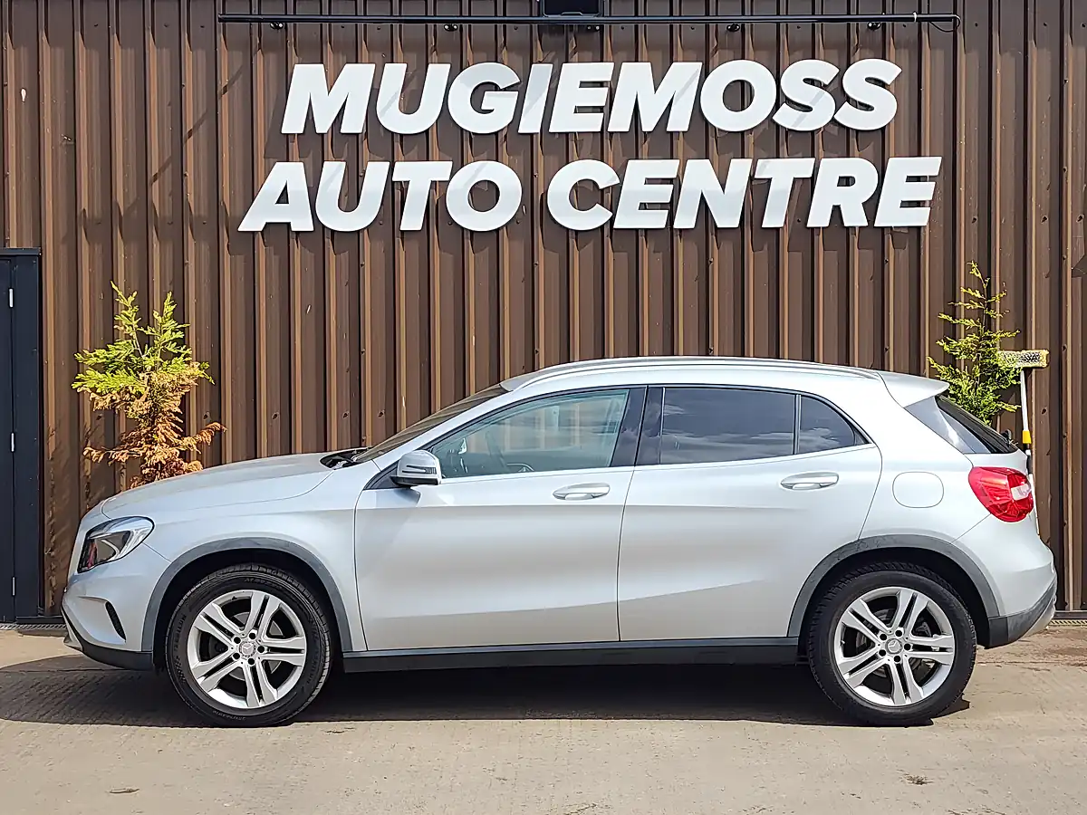 Used 2015 Mercedes-Benz Gla Sport Silver - Interior and Exterior details 4