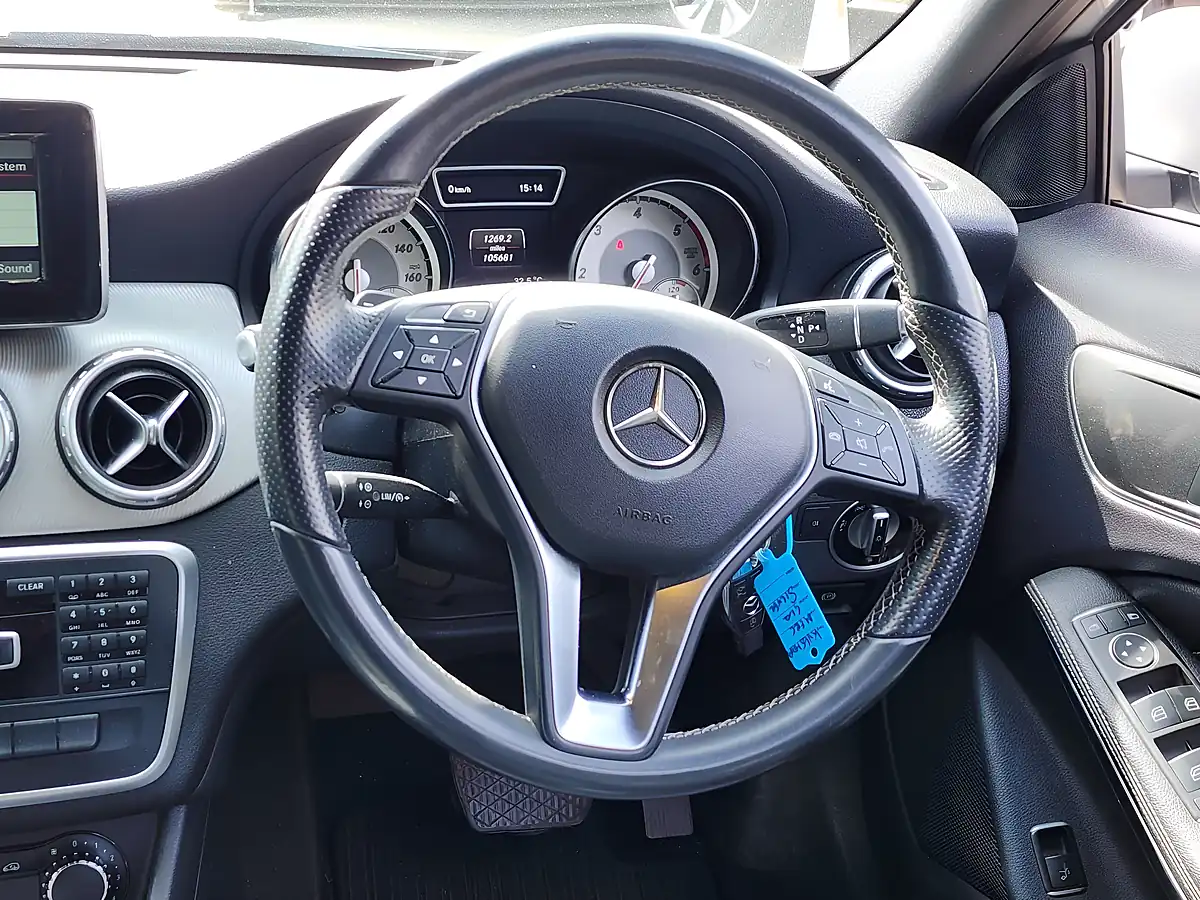 Used 2015 Mercedes-Benz Gla Sport Silver - Interior and Exterior details 8
