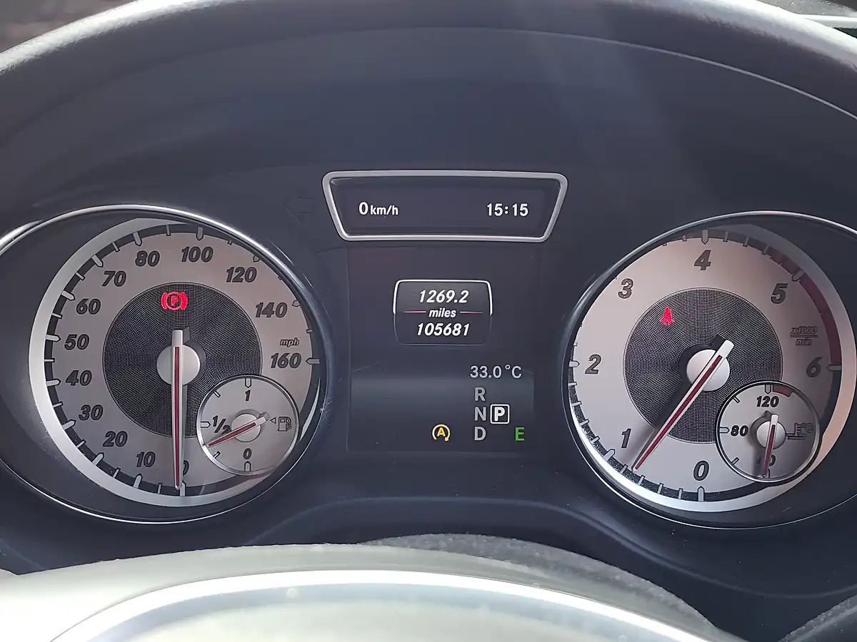 Used 2015 Mercedes-Benz Gla Sport Silver - Interior and Exterior details 9