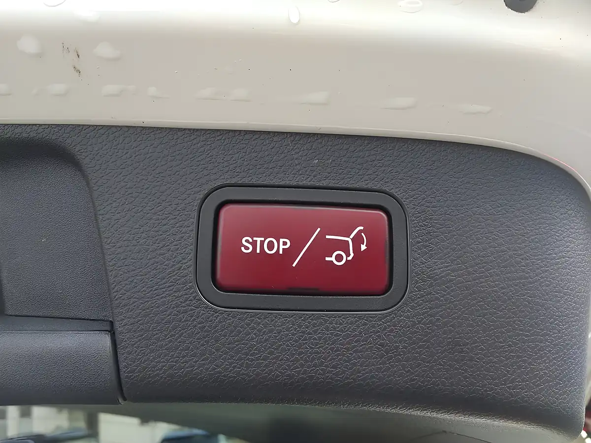 Used 2015 Mercedes-Benz Gla Sport White - Interior and Exterior details 16