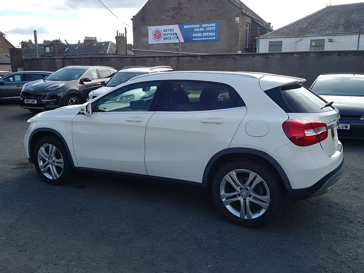 Used 2015 Mercedes-Benz Gla Sport White - Interior and Exterior details 2