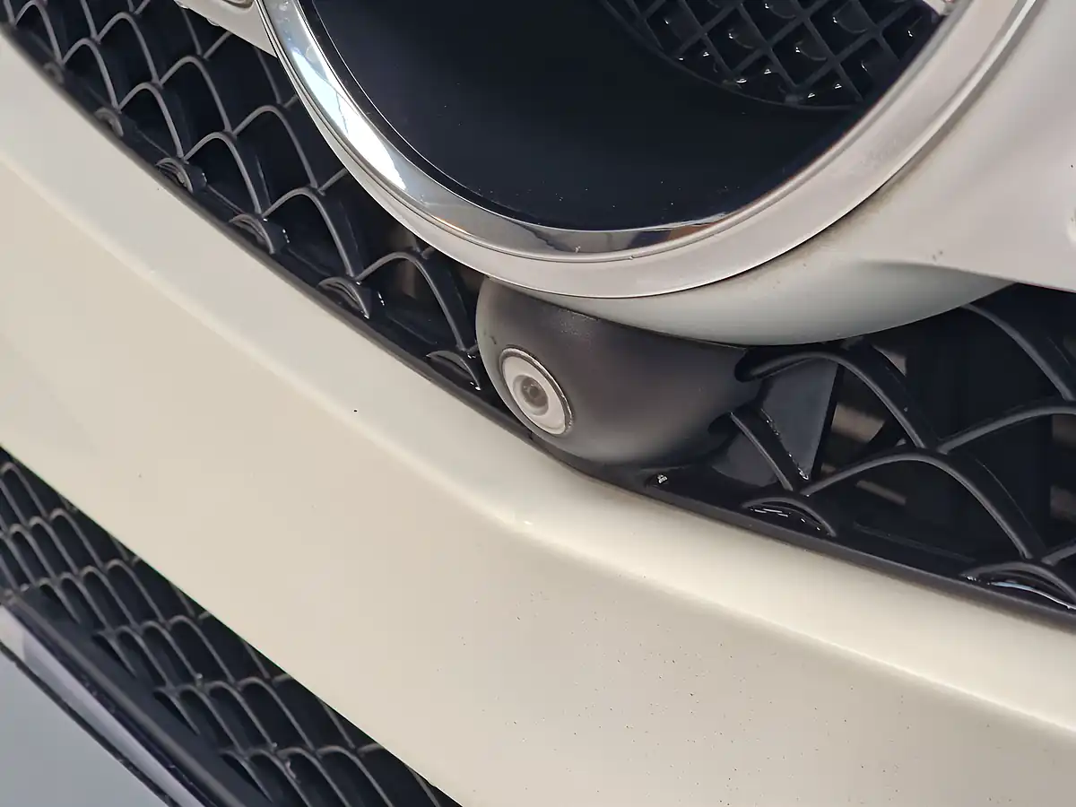 Used 2015 Mercedes-Benz Gle AMG Line Premium Designo Diamond White - Interior and Exterior details 9