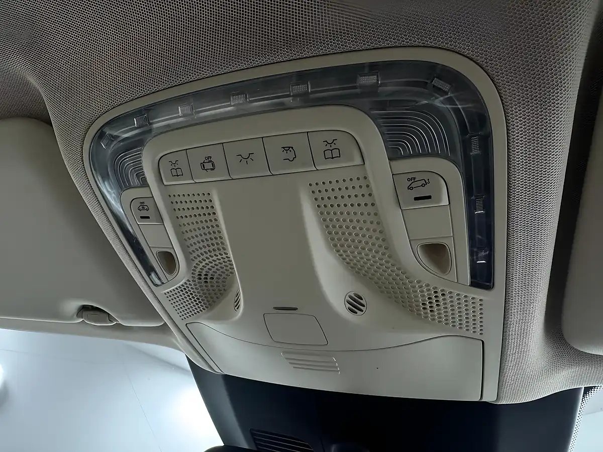 Used 2015 Mercedes-Benz V Class Sport Black - Interior and Exterior details 16