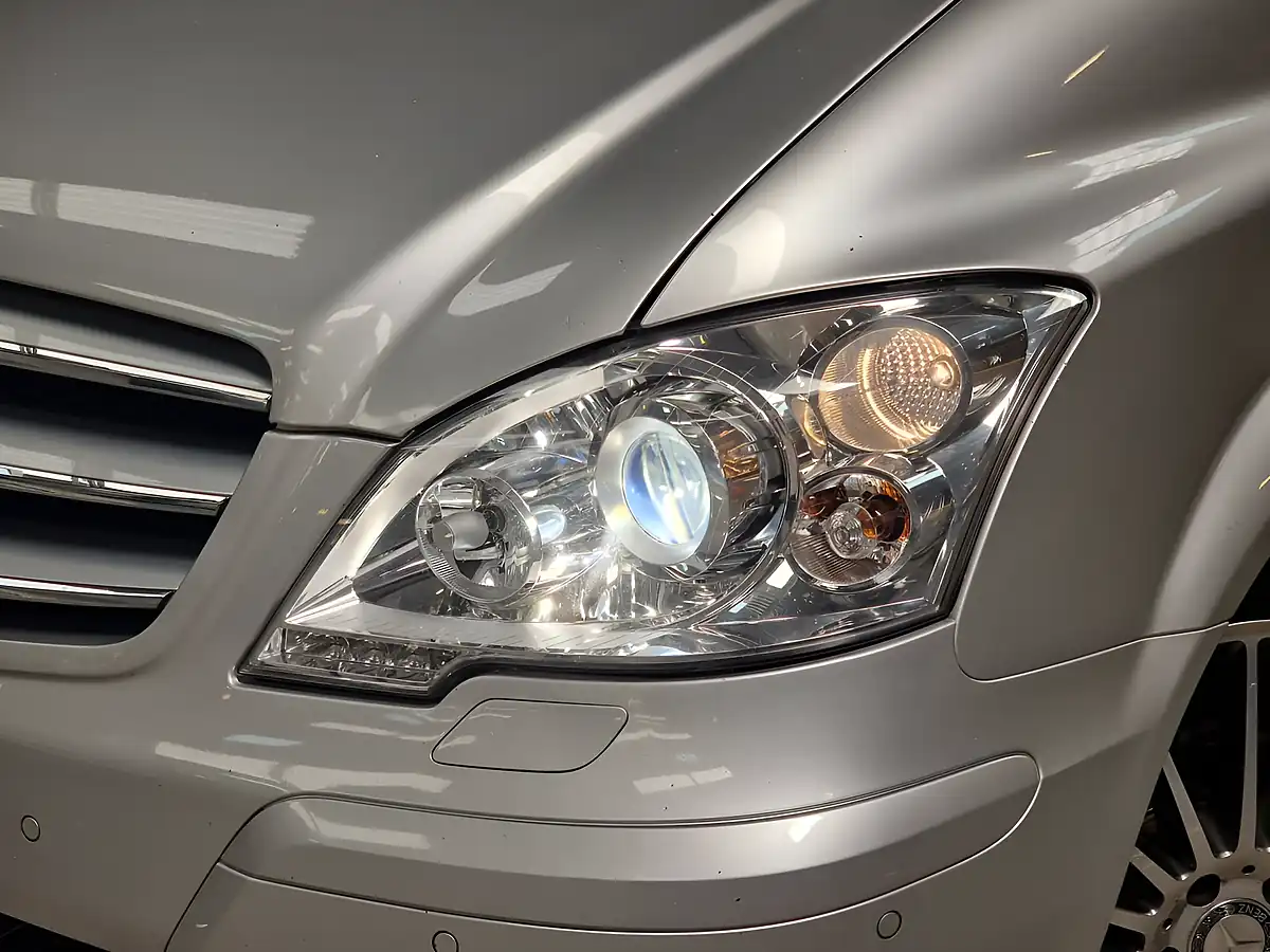 Used 2015 Mercedes-Benz Viano Ambiente Iridium Silver - Interior and Exterior details 12