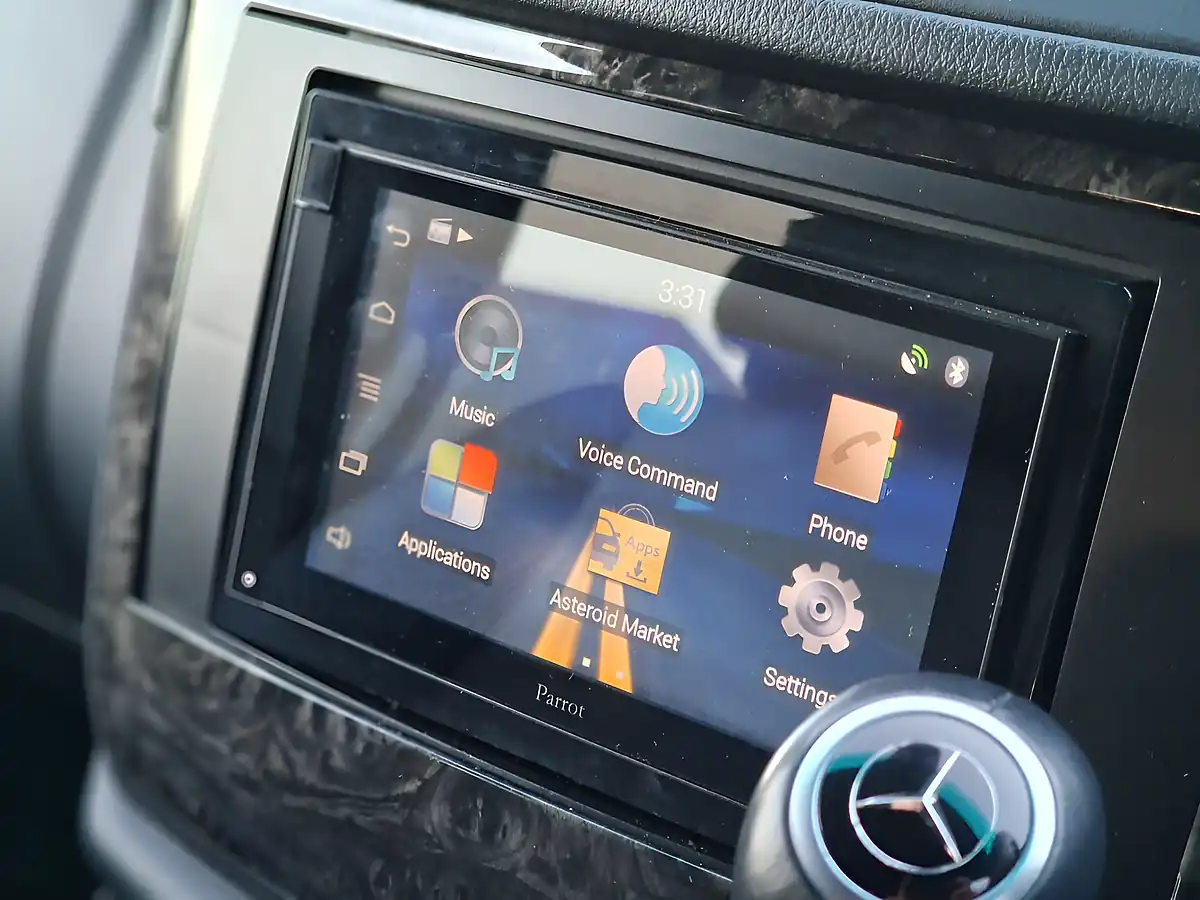 Used 2015 Mercedes-Benz Viano Ambiente Iridium Silver - Interior and Exterior details 4