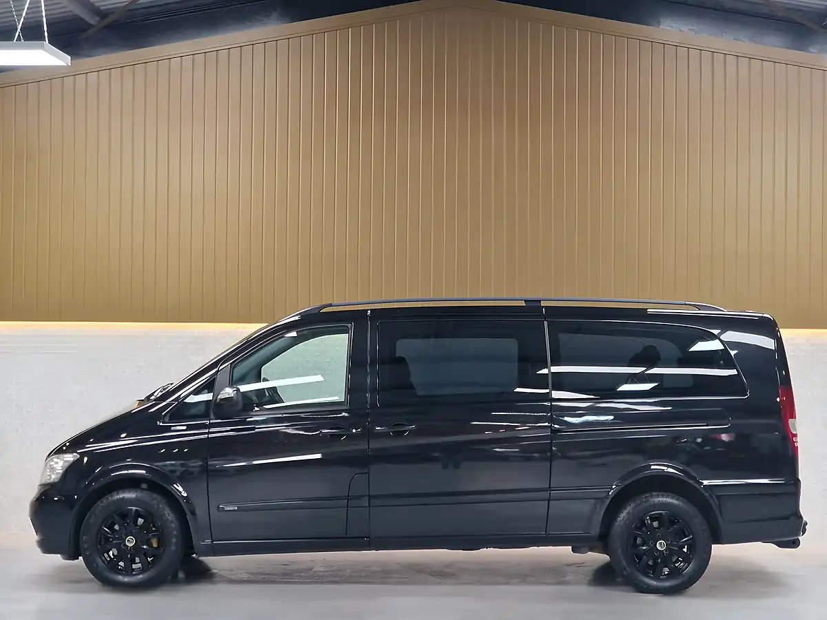 Used 2015 Mercedes-Benz Viano Ambiente Obsidian Black - Interior and Exterior details 11