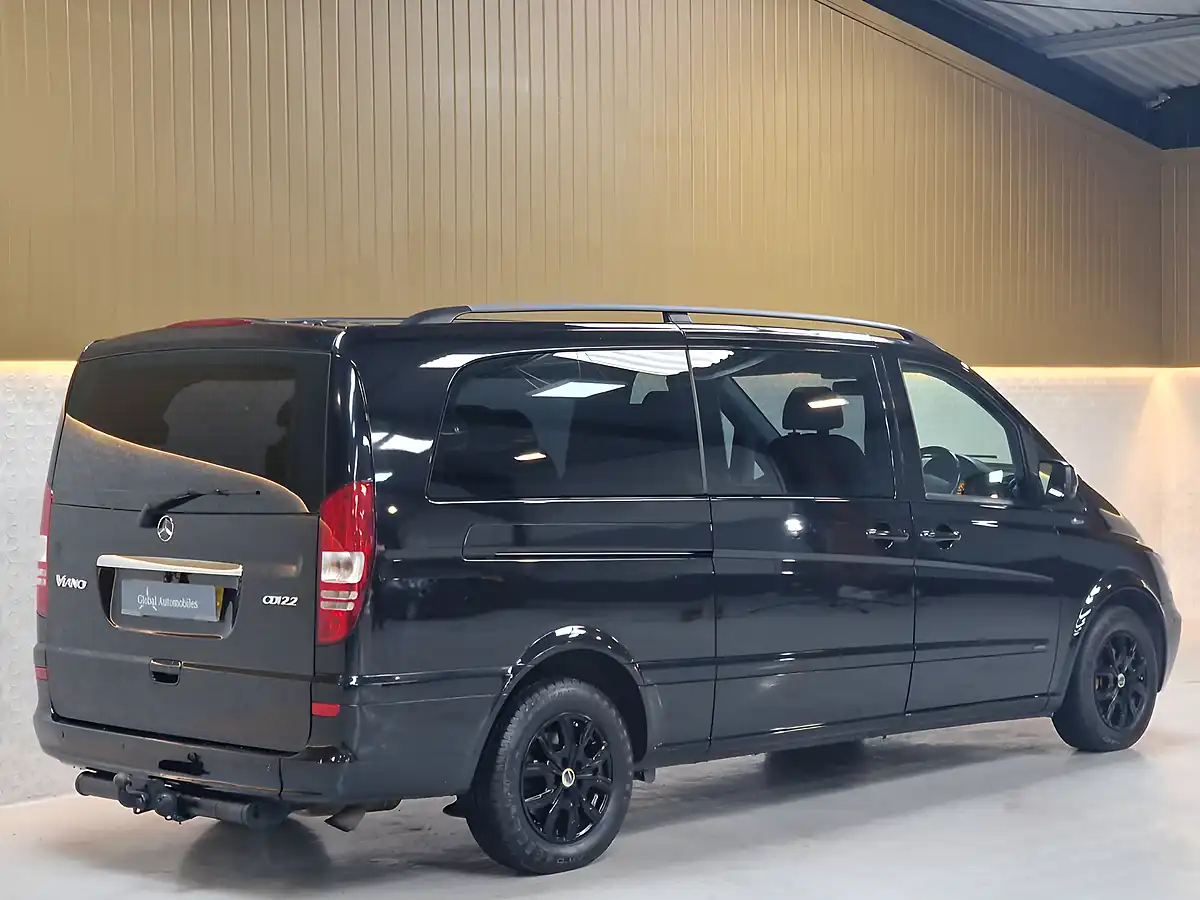 Used 2015 Mercedes-Benz Viano Ambiente Obsidian Black - Interior and Exterior details 17