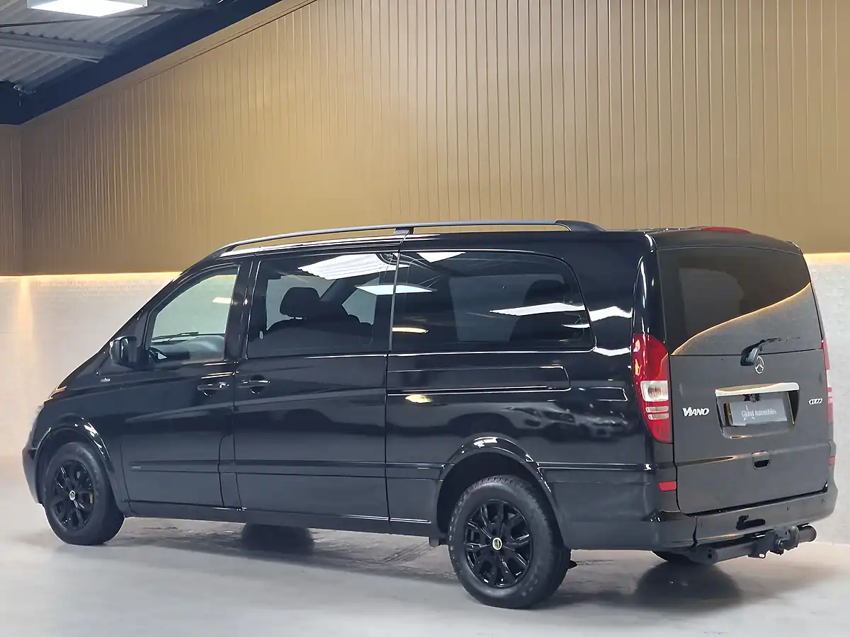 Used 2015 Mercedes-Benz Viano Ambiente Obsidian Black - Interior and Exterior details 19
